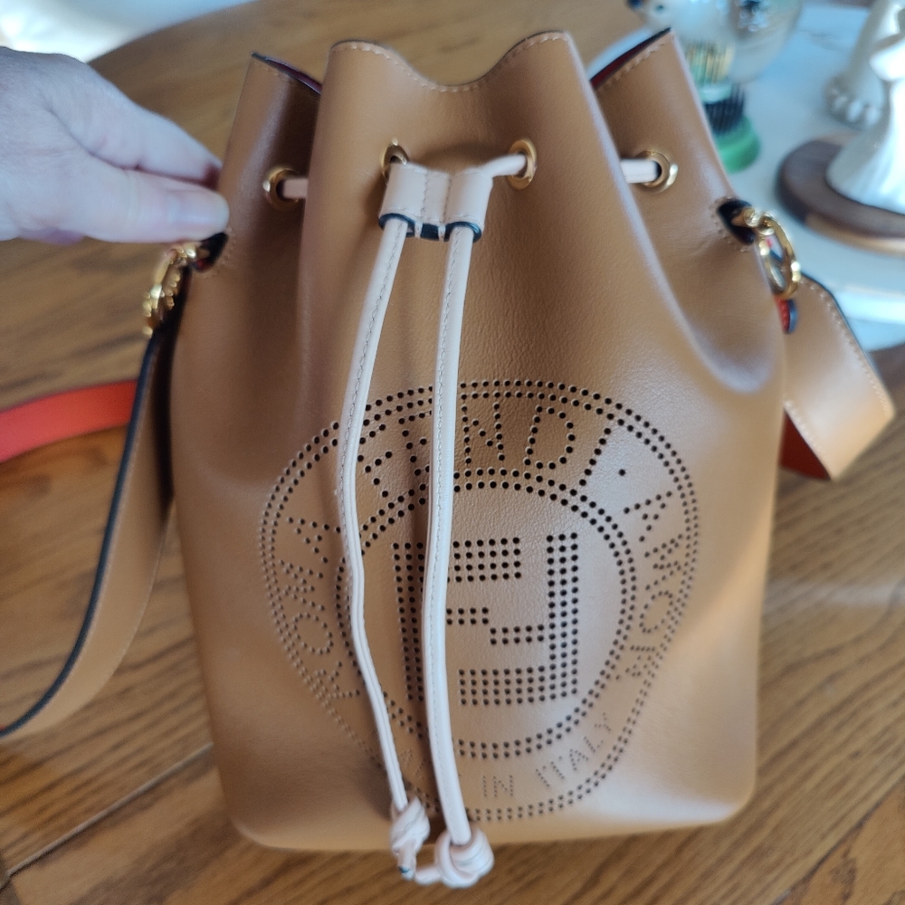 Vitello Grace F is Fendi Stamp Patch Perforated Small Mon Tresor Bucket Bag